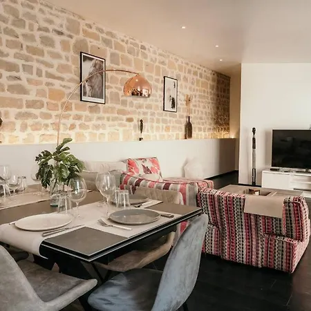 Le Grand Arches Apartament